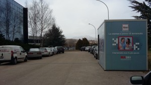 Il prototipo della Stanza Antisismica esposto nel cortile dei nuovi uffici di Rete Impresa in via Ulisse Nurzia